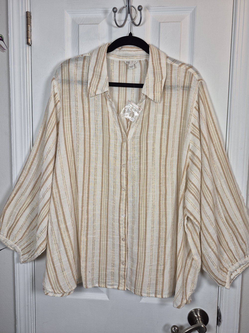 NWOT Women Plus Size Cream Tan Gold Metallic Striped Button Up Shirt Top 26/28W